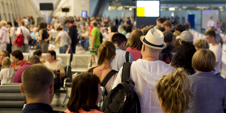 Closeup,queue,of,europen,people,waiting,at,boarding,gate,at